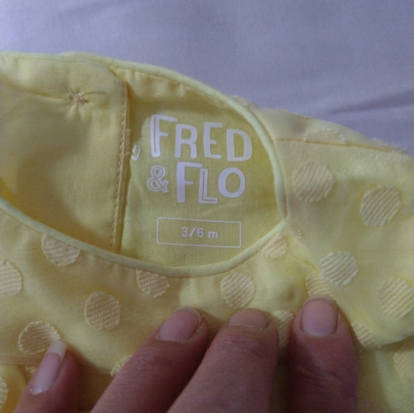 size 3-6 months yellow frilly polka dotted bow dress - Picture 4 of 15